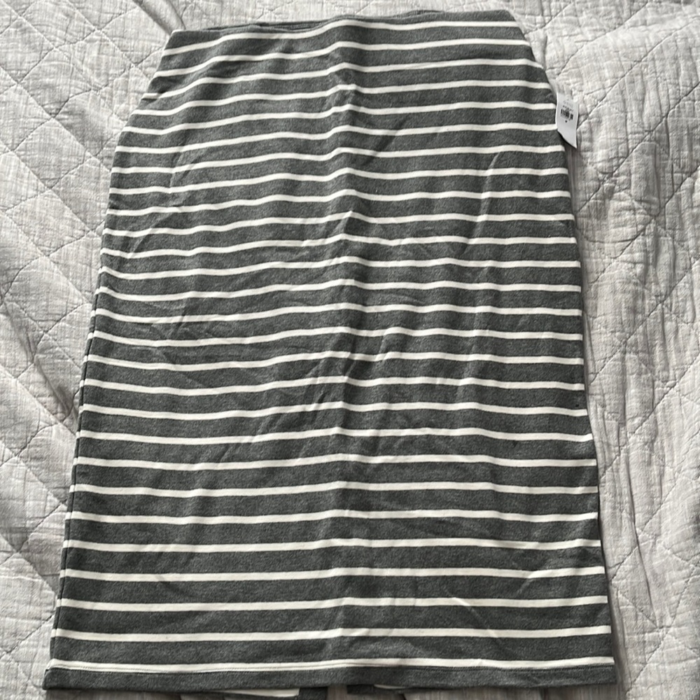 Old Navy Gray and white striped skirt with slit at center back and elastic waist
